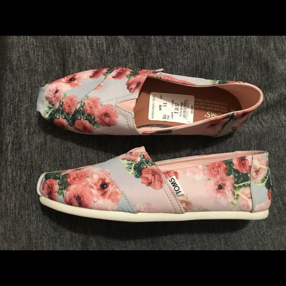 Cute, flowery toms